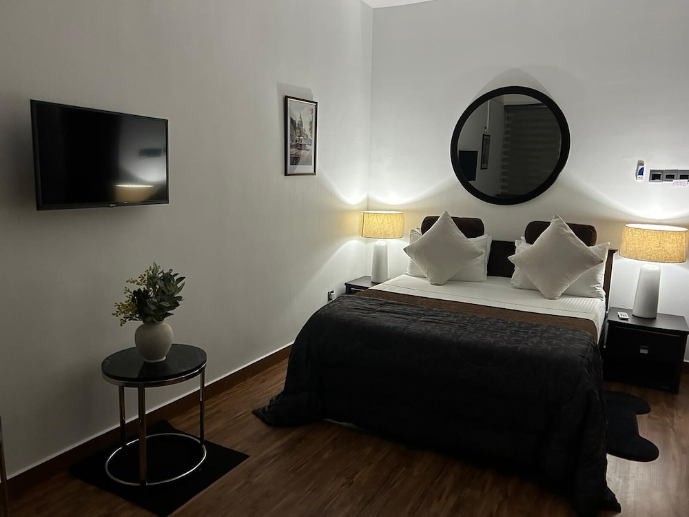 Luxury Double Room, 1 Queen Bed, Lakeside photo 2