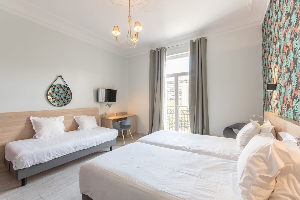 Deluxe Room - Photo 4