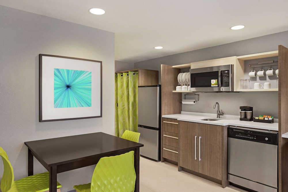 Suite, 1 Queen Bed, Accessible (Hearing) - Photo 3