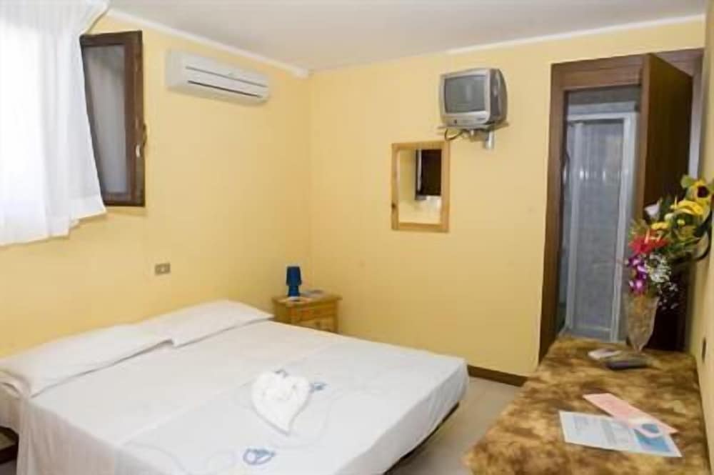 Double Room - Photo 5