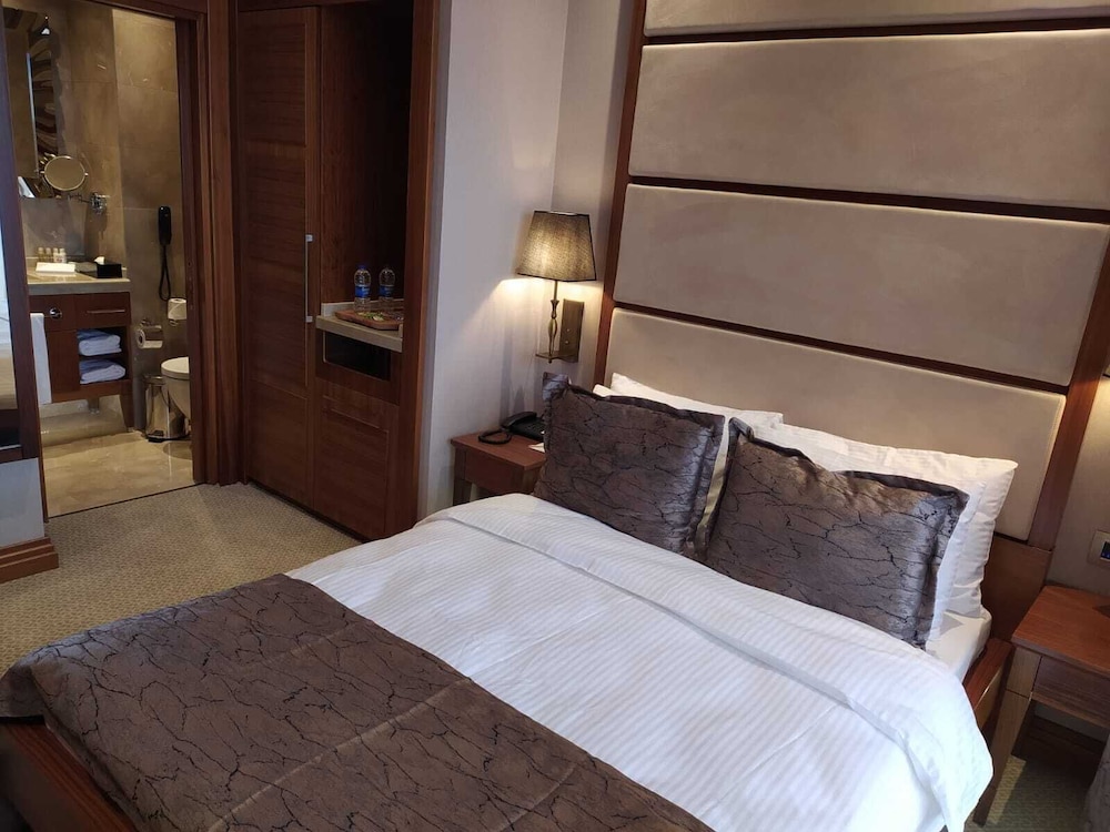 Standard Room, 1 Double Bed, Non Smoking, City View photo 3