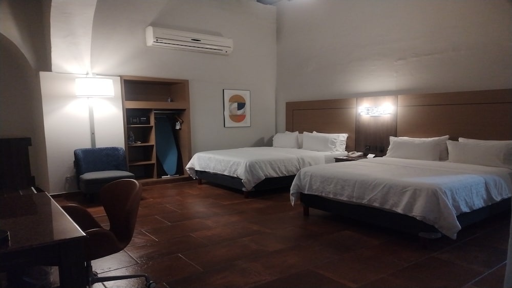 Standard Room, 2 Queen Beds, Pool Access photo 1