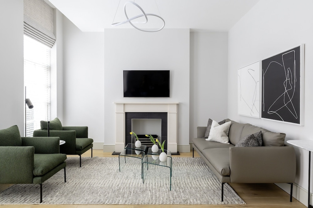 One Bedroom Platinum Suite w/ Terrace photo 2
