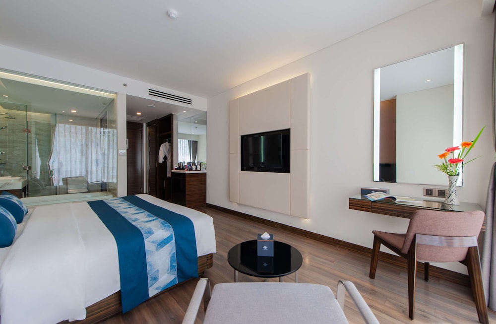 Deluxe Double Room, City View photo 3
