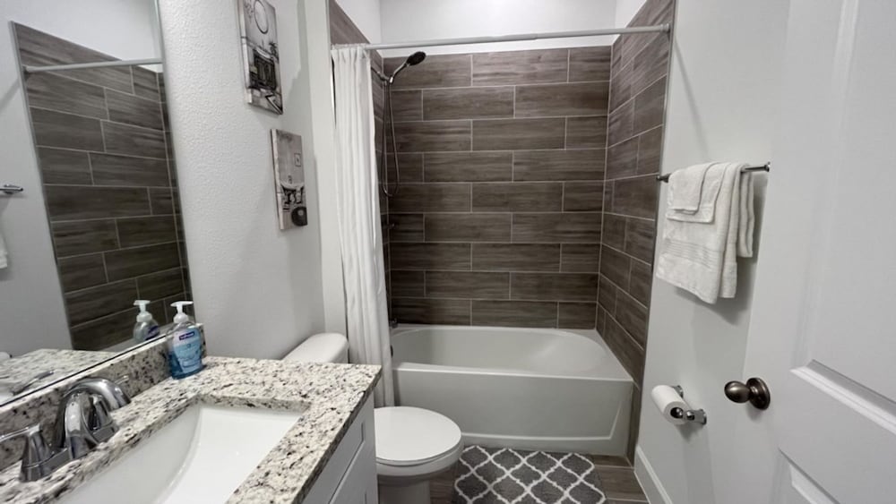 Brand New Spacious 3 Bedroom Home, Billede 7