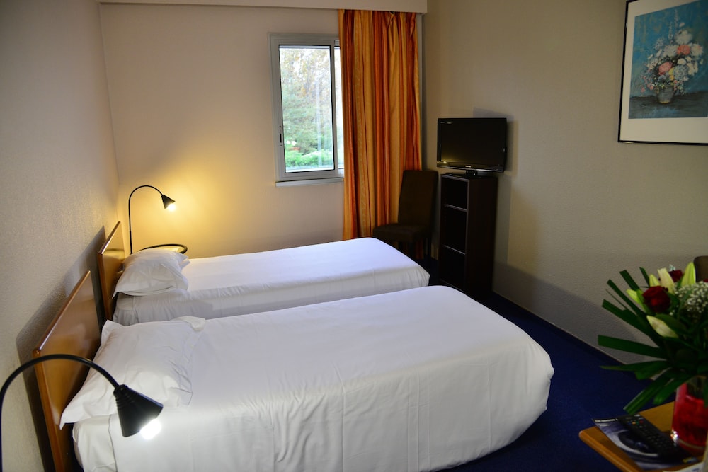 Standard Double or Twin Room - Photo 2