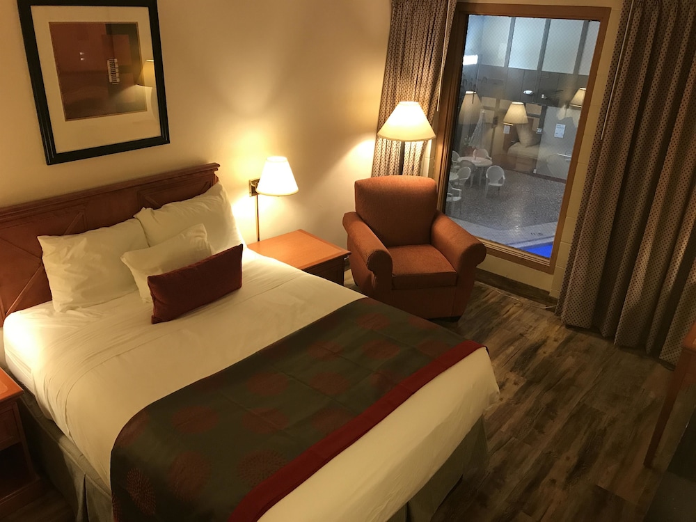 Room, 1 Queen Bed, Non Smoking, Pool View