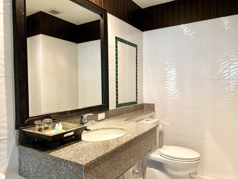 Deluxe Double Room - Photo 10