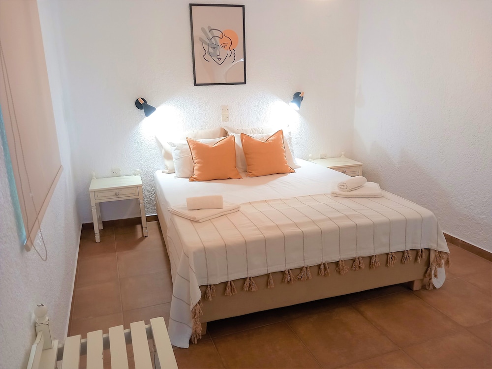Classic Apartment, 2 Bedrooms, Sea View