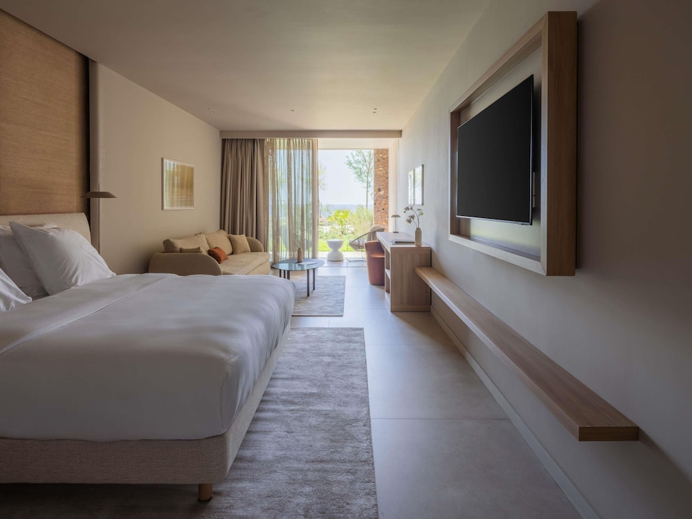 Junior Suite, 1 King Bed with Sofa bed