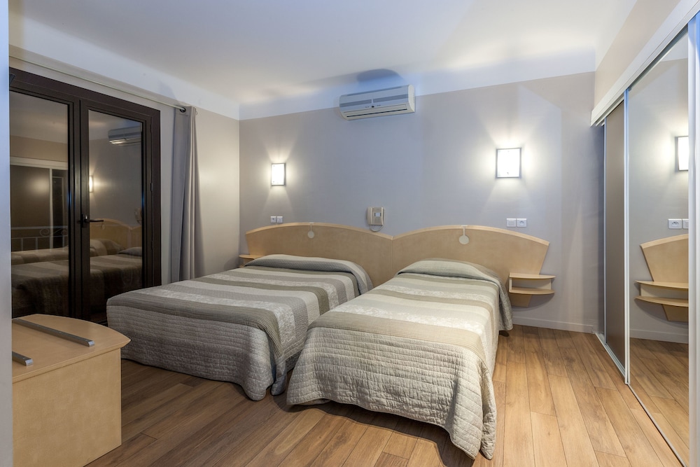 Comfort Quadruple Room