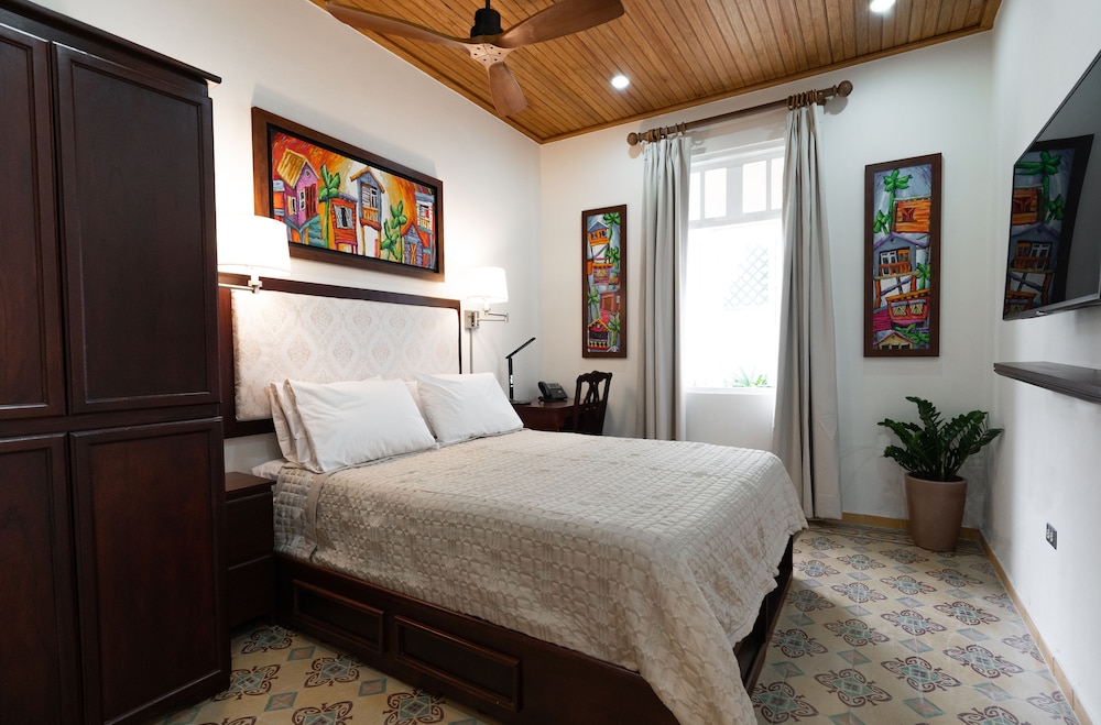 Deluxe Room, 1 Queen Bed