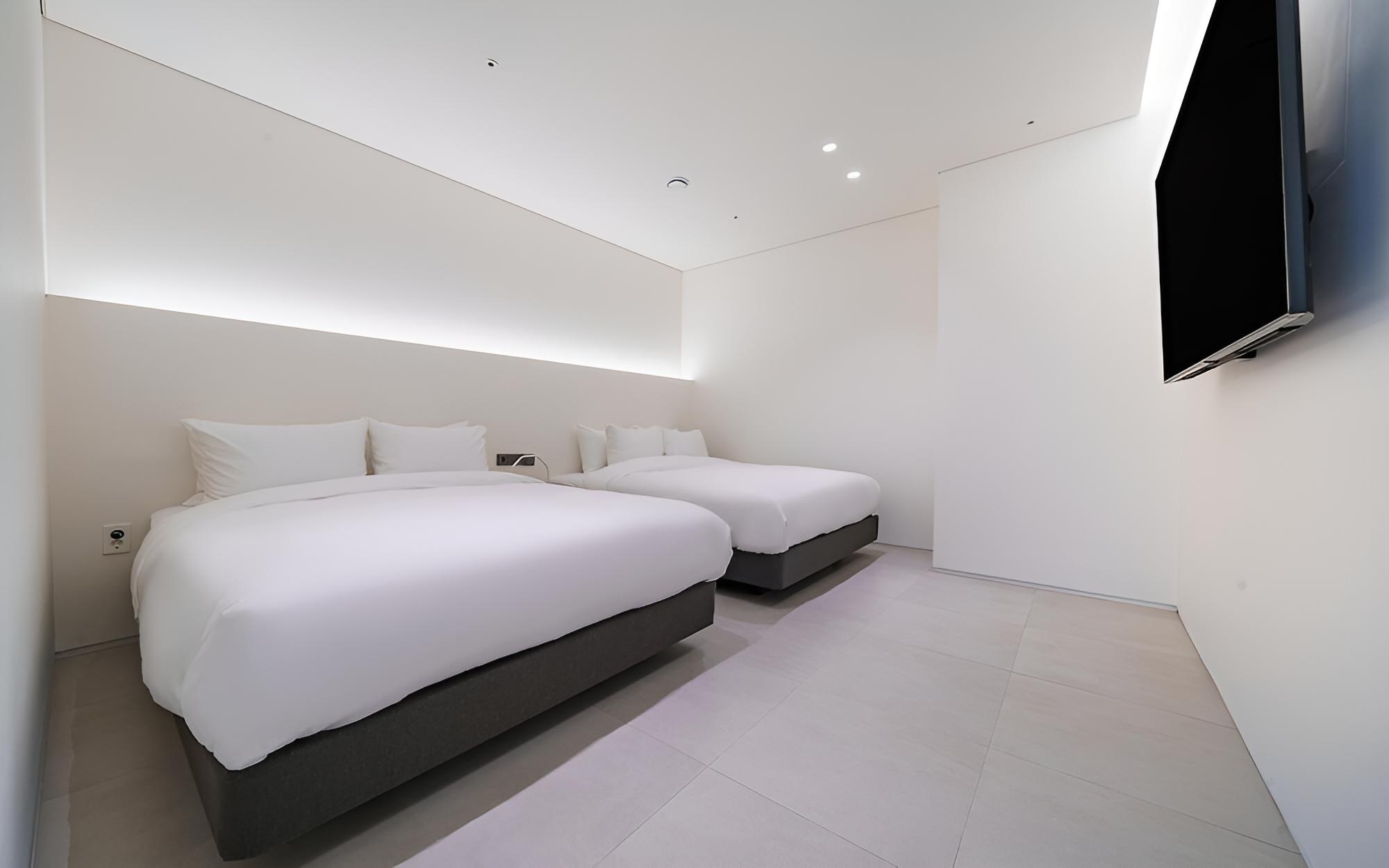 Room (Aqua Suite - Notice must read (Netfli) photo 3