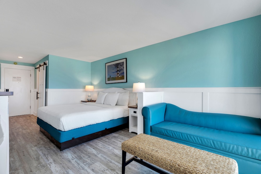 Superior Room, 1 King Bed, Ocean View, Beachside - Photo 1