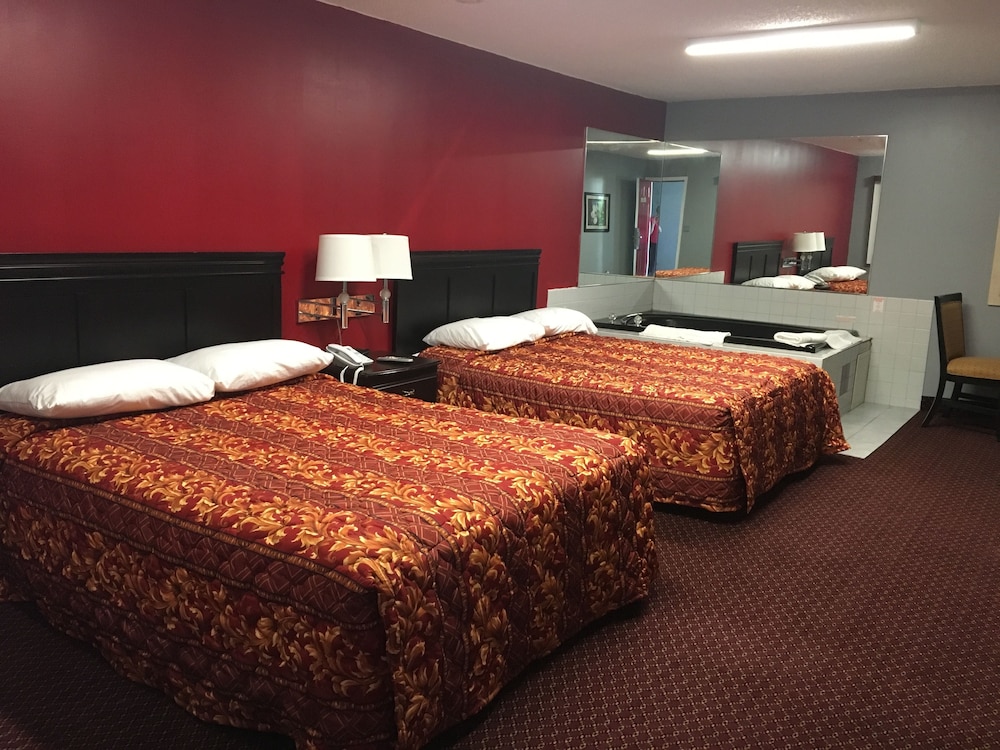 Suite, 2 Queen Beds, Smoking, Jetted Tub photo 1