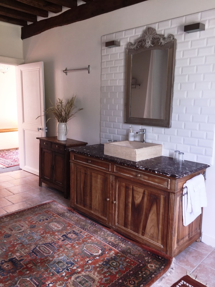 Classic Suite, 1 Bedroom, Private Bathroom, Park View photo 3