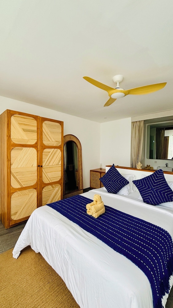 Premium Double Room, 1 Queen Bed, Pool View