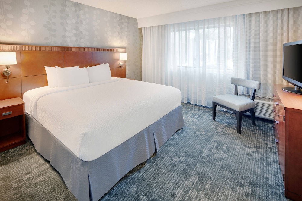 Suite, 1 Bedroom, Courtyard View