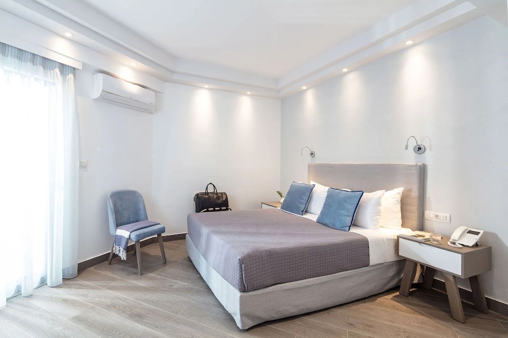 Standard Double Room, Partial Sea View photo 1