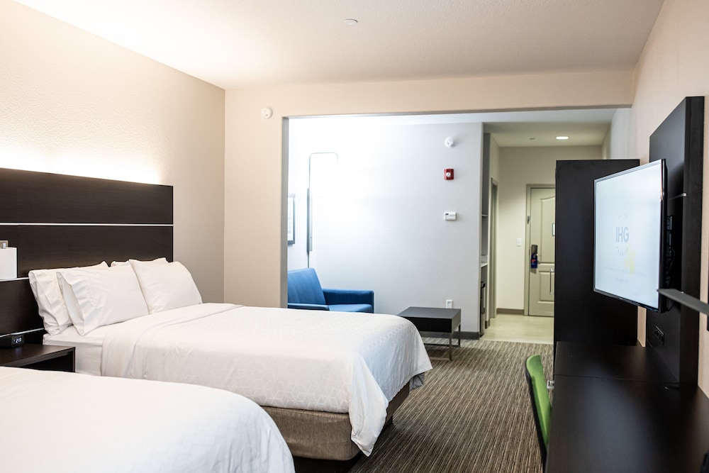 Suite, Multiple Beds (Add Living Area) - Photo 4