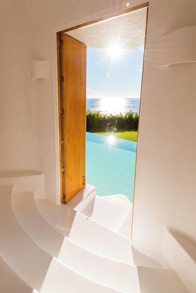 Luxury Villa, 6 Bedrooms photo 2