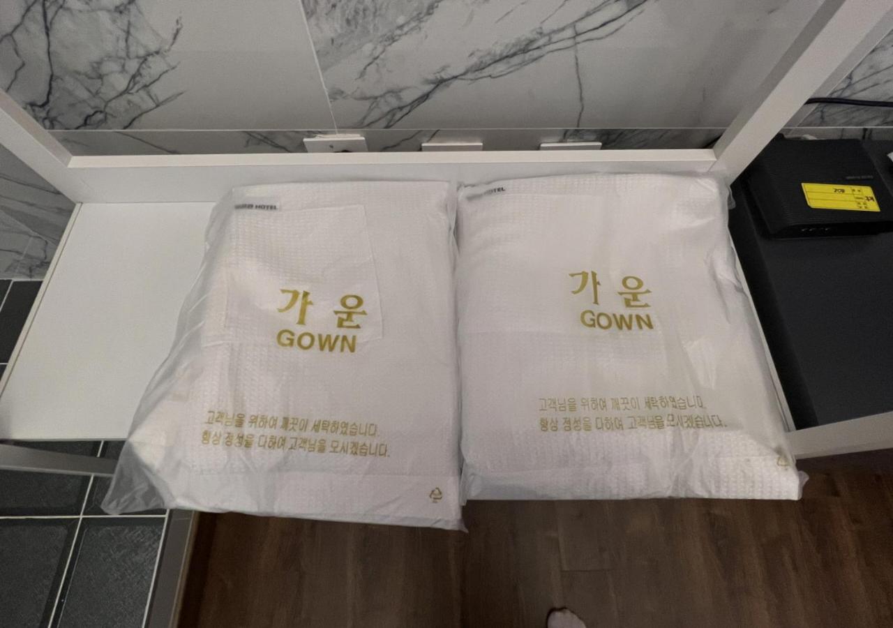Premium King Room - Photo 5