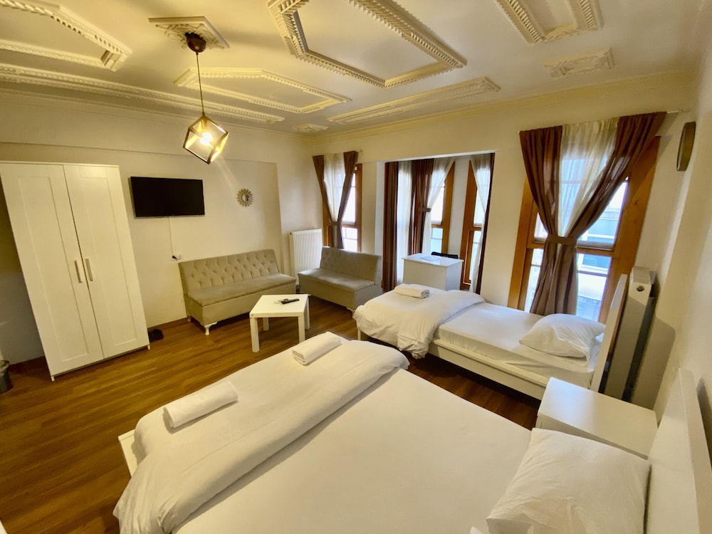 Deluxe Triple Room photo 3