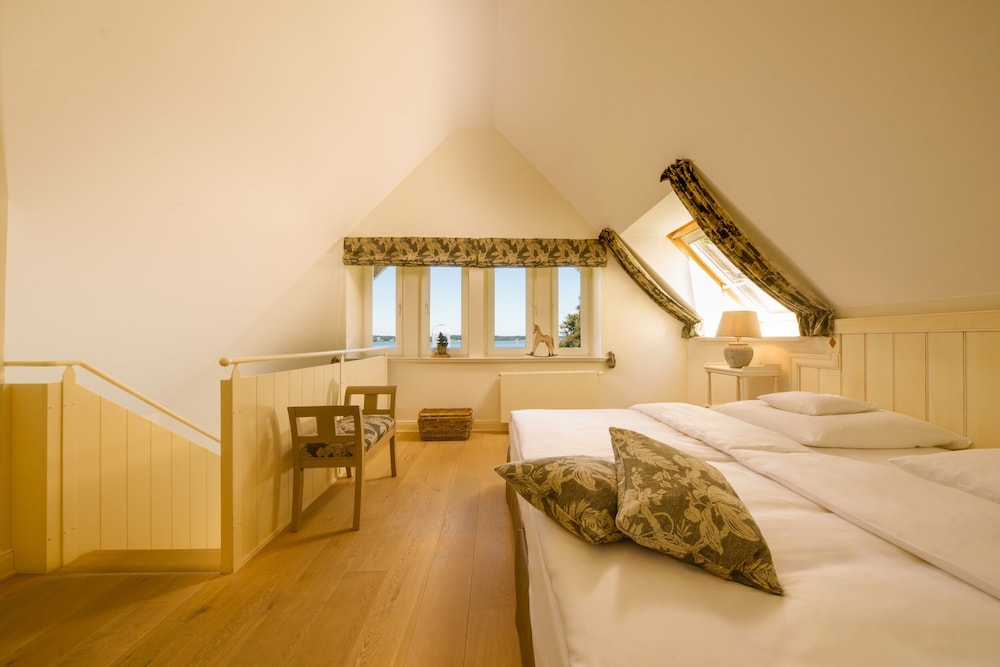 Fjord Gallery Room