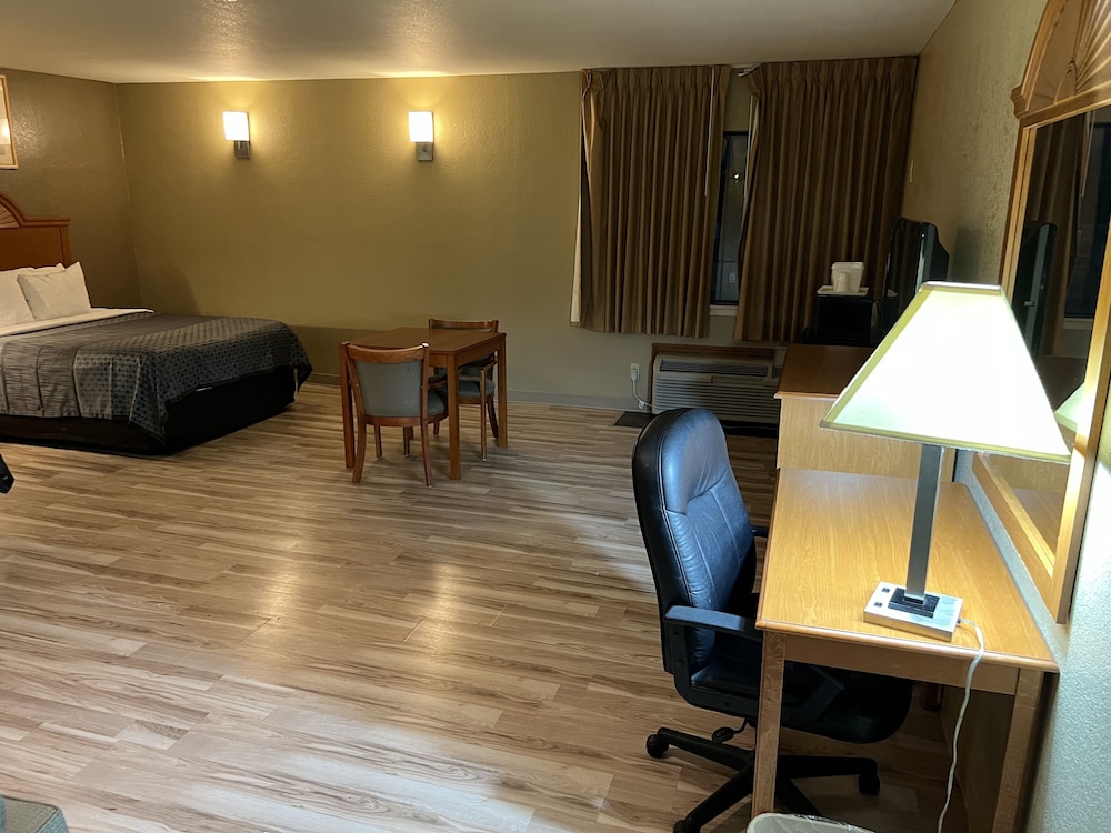 Suite, 2 Queen Beds, Non Smoking - Photo 4