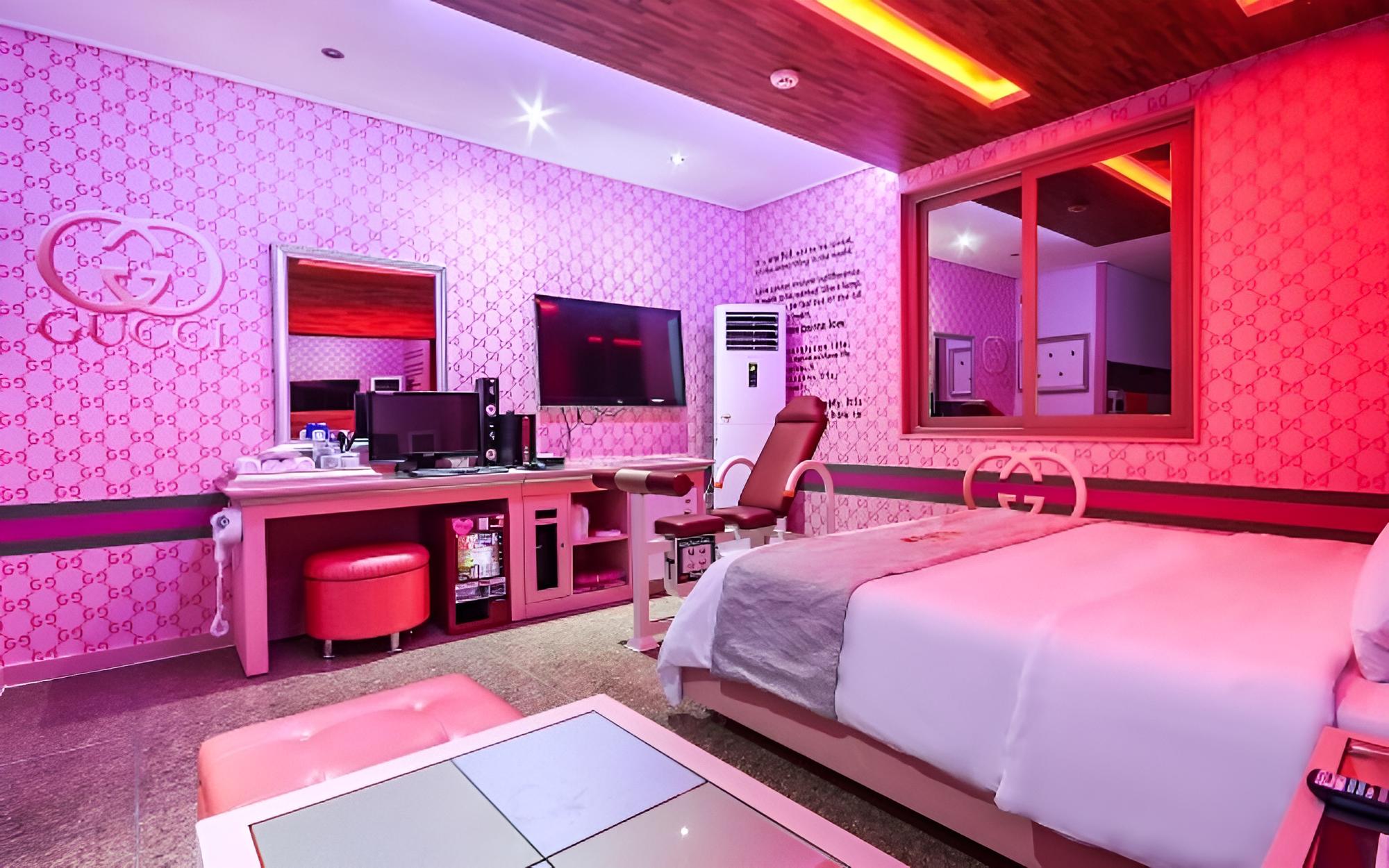 Room (Standard Room (Netflix Massage Bed So) - Photo 15
