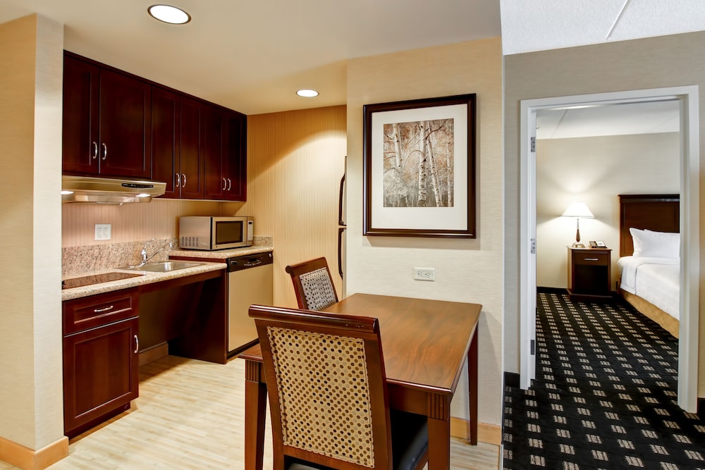 Deluxe Room, 1 King Bed, Non Smoking thumbnail 6