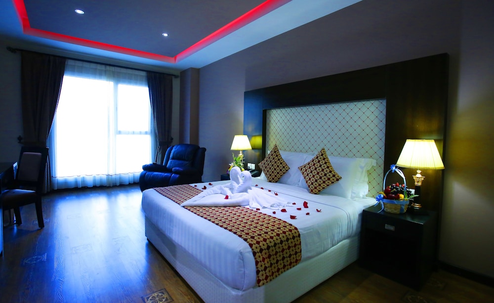 Deluxe Suite, 1 King Bed photo 1