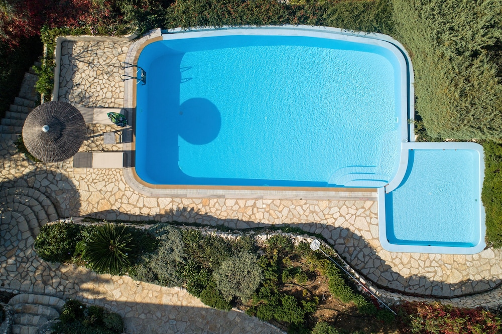 Residence with Private Heated Pool photo 3