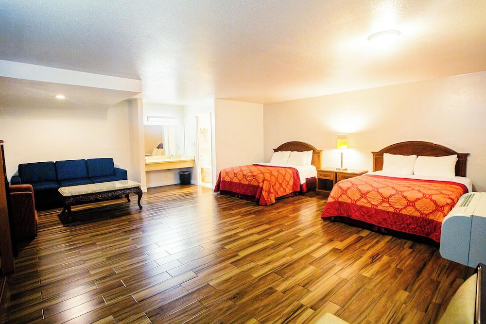 Grand Room, 2 Queen Beds, Non Smoking photo 1