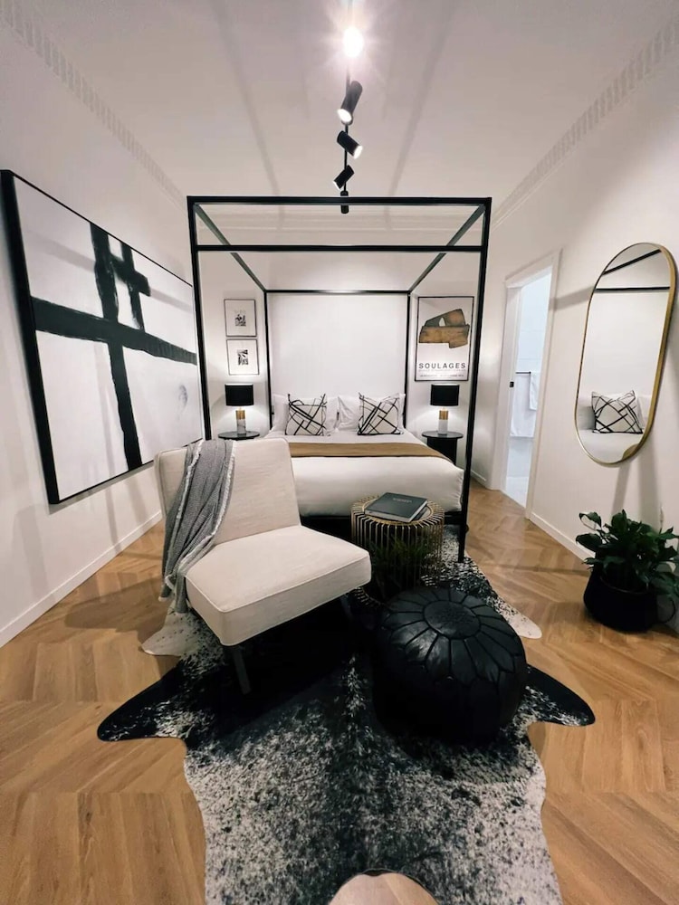 Basic Studio, 1 Queen Bed