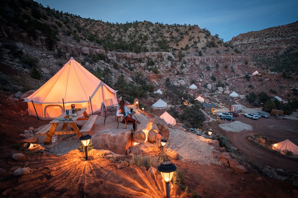 Luxury Tent, 2 Queen Beds, Fireplace, Mountain View photo 1