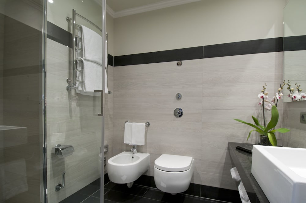 Deluxe Triple Room thumbnail 6