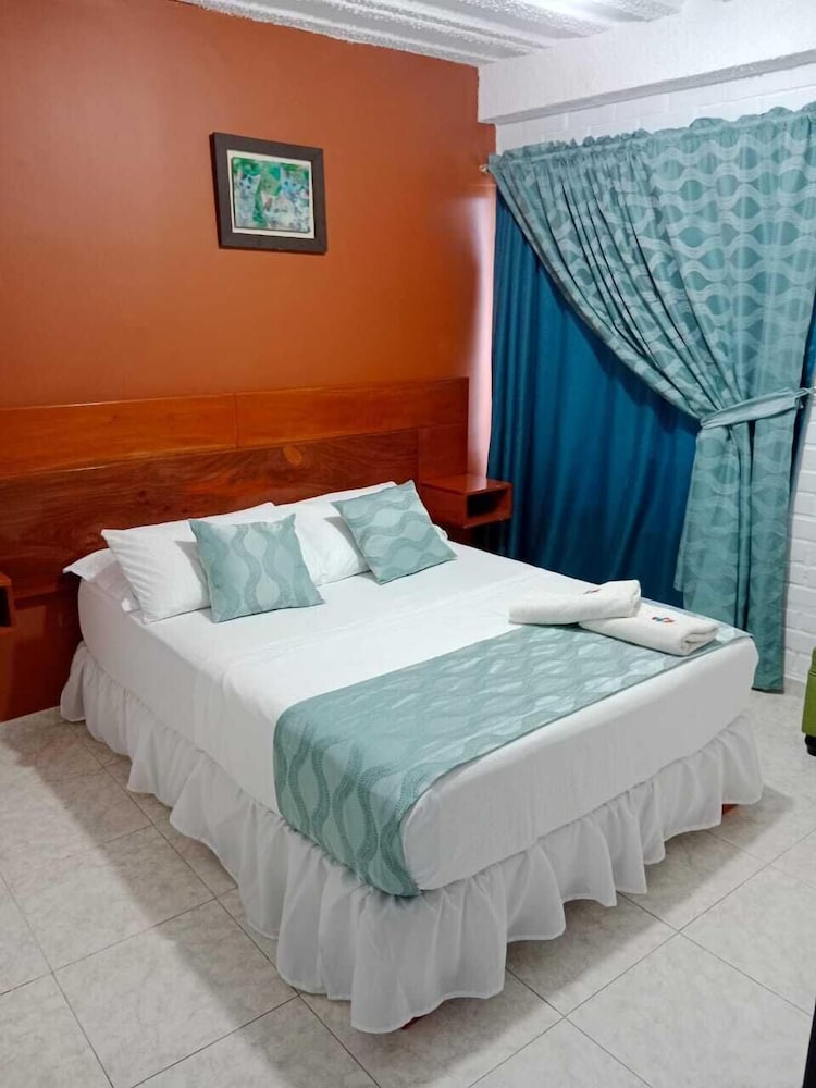 Standard Room, 1 Double Bed, Balcony, City View photo 2