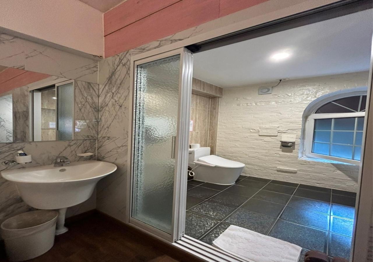 Royal Queen Room - Photo 6