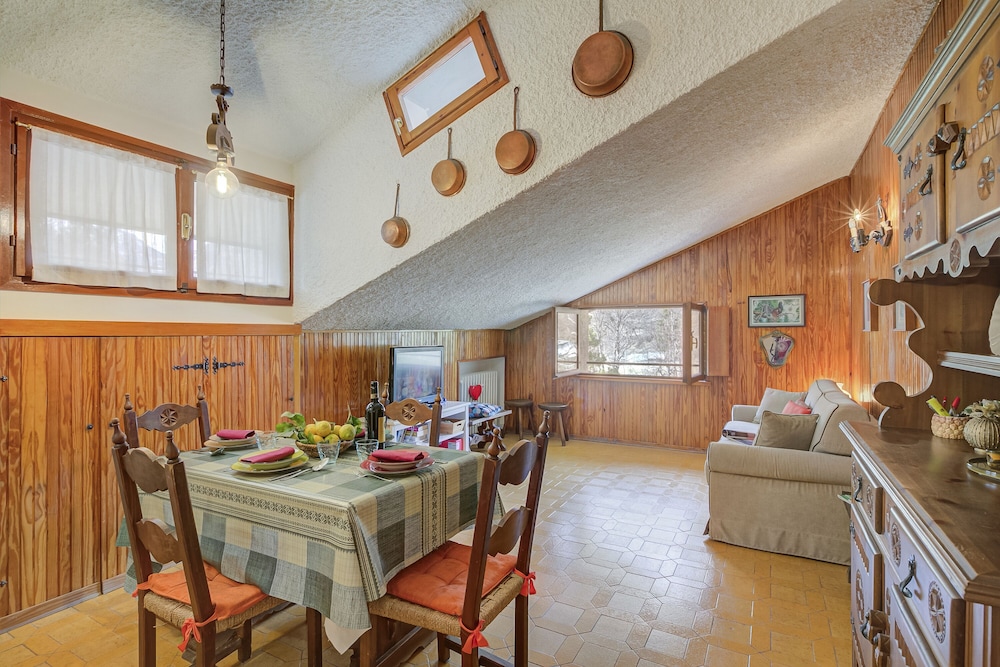 Family Apartment, Multiple Bedrooms (The Secret Garden)