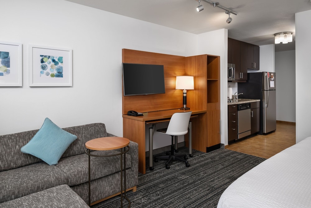 Studio, 1 King Bed (Mobility/Hearing Accessible, Tub) photo 2