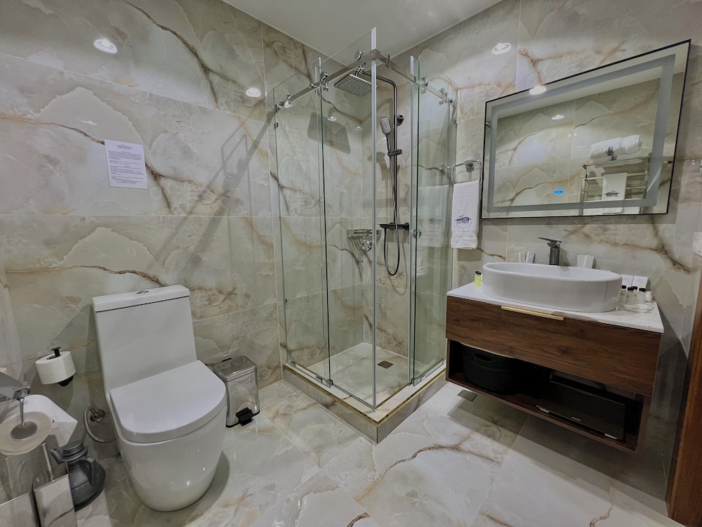 Standard Double Room - Photo 8