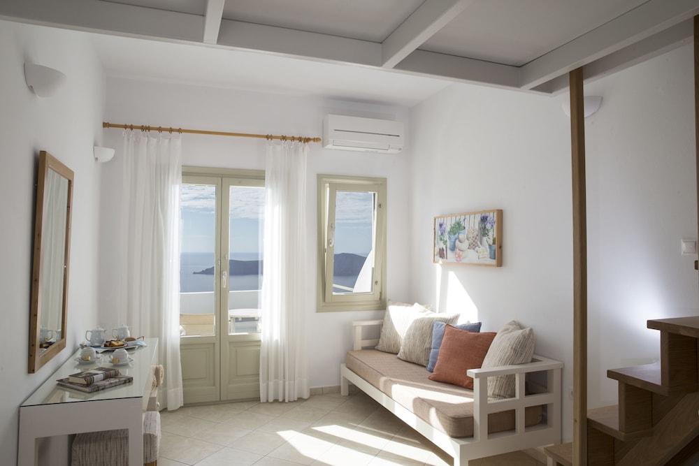 Superior Studio Suite, 1 Double Bed, Sea View (Loft)