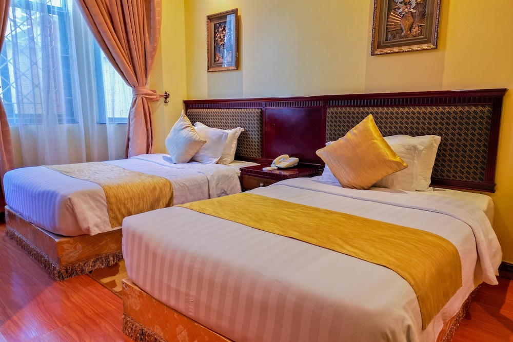 Executive Suite, 2 Twin Beds photo 2