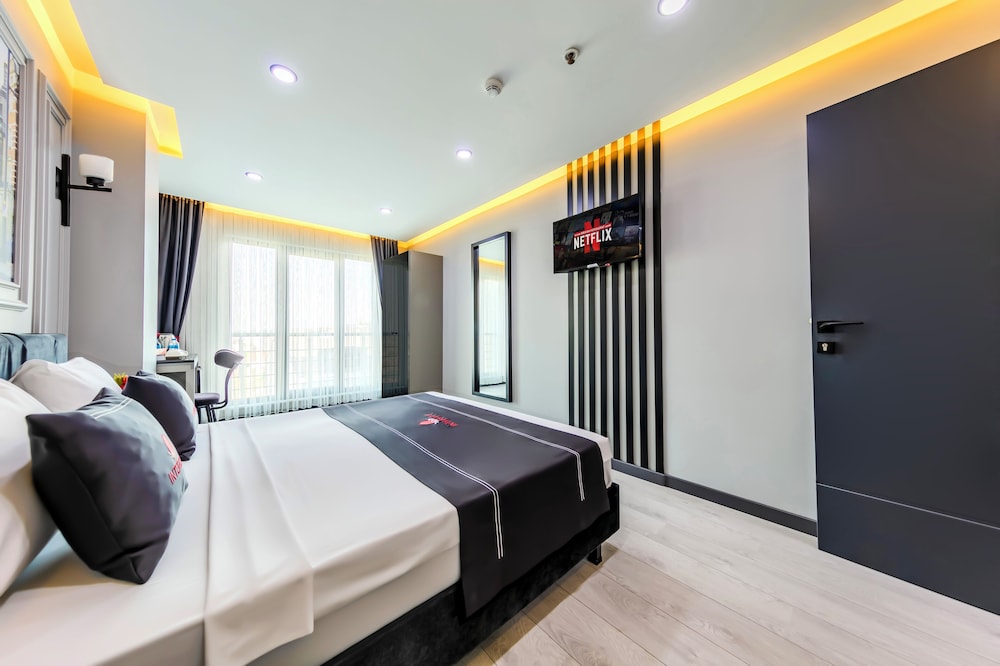 Deluxe Double or Twin Room - Photo 8