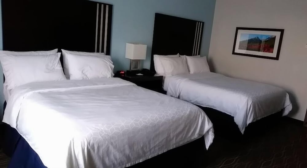 Suite, 2 Queen Beds, Accessible, Non Smoking (Accessible Tub)