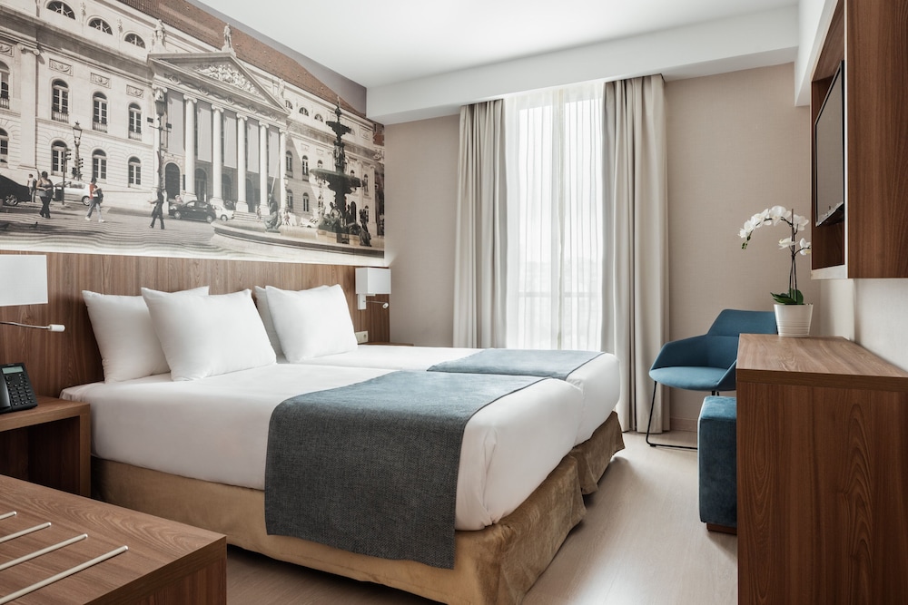 Superior Double Room (with Sofa Bed) thumbnail 6