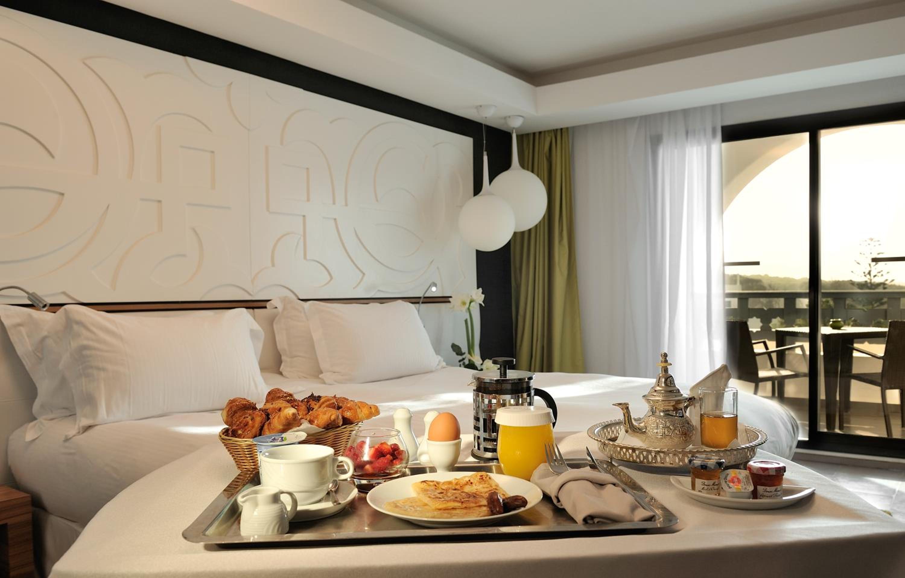 Premium King Room with Pool View - Photo 7
