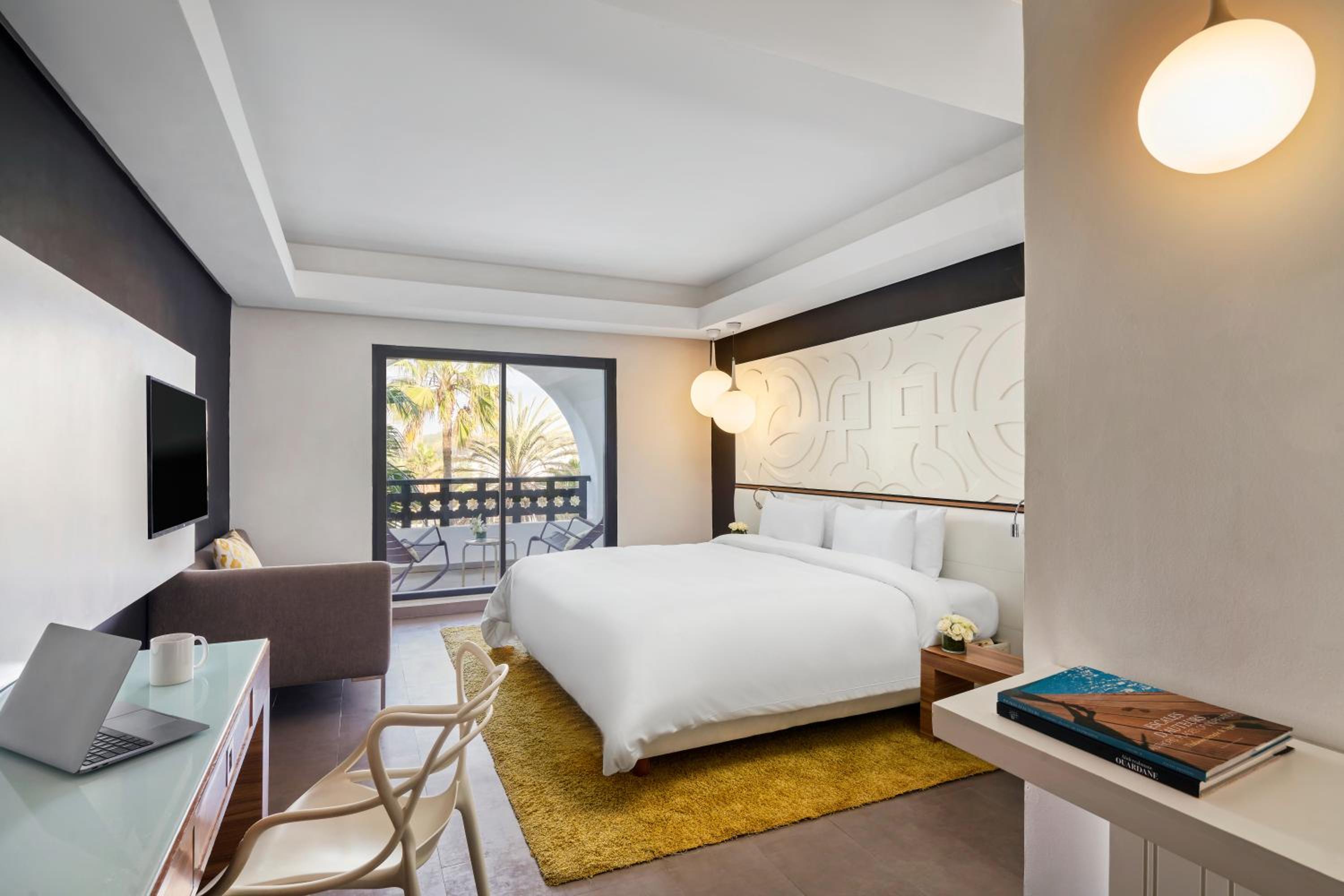 Premium King Room with Pool View - Photo 2