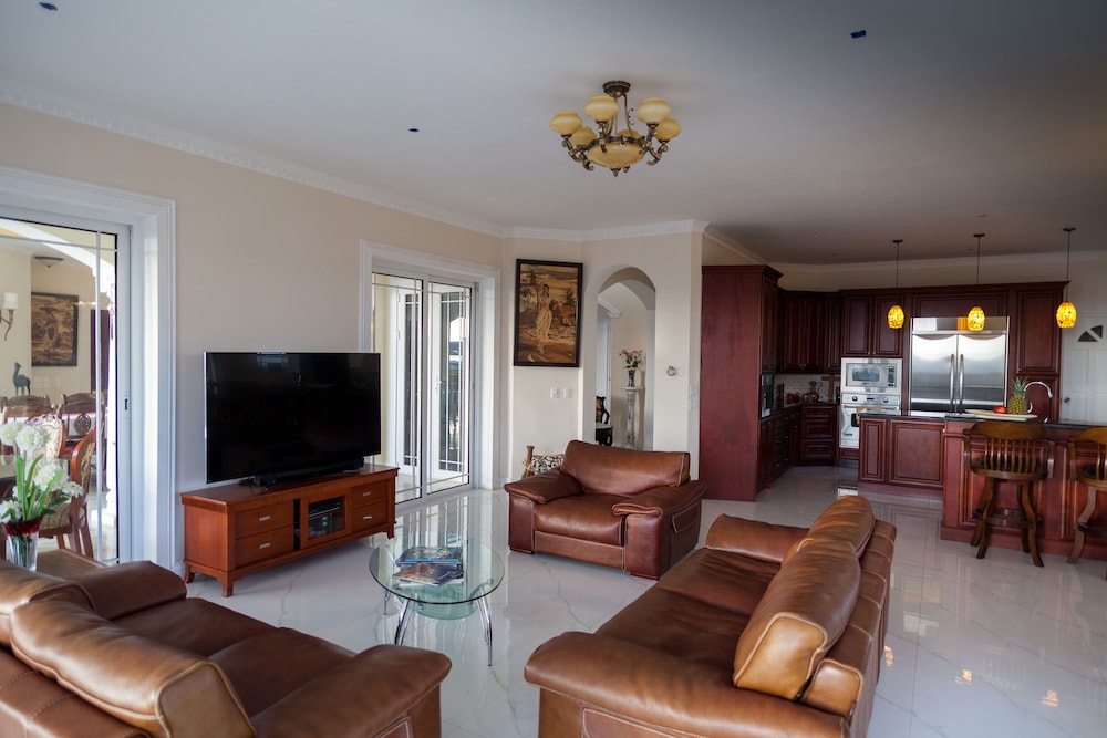 Villa photo 3